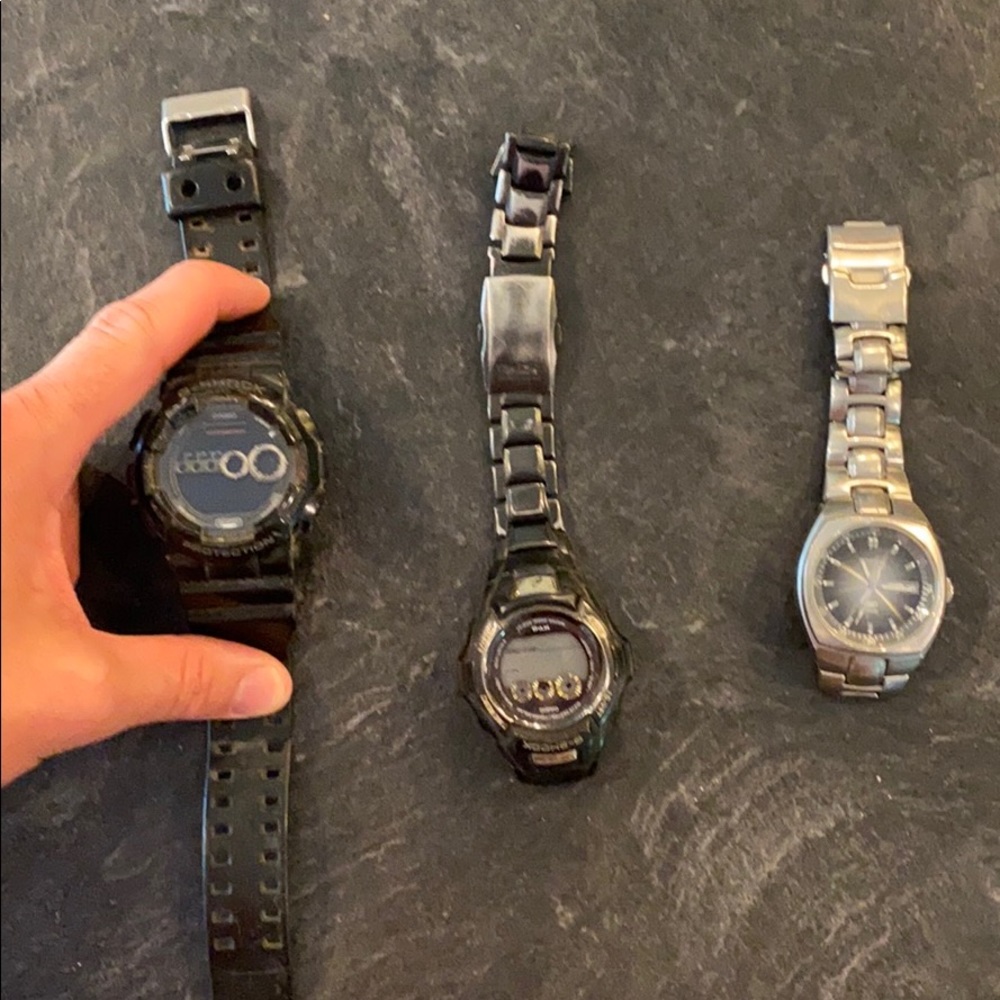 2 Casio G-Shock watches and a silver Fossil.